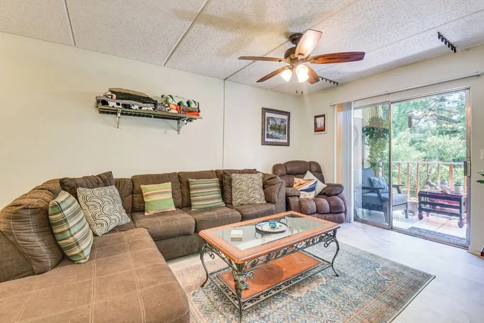 Pool & Beach Access: Lovely Mary Esther Condo!