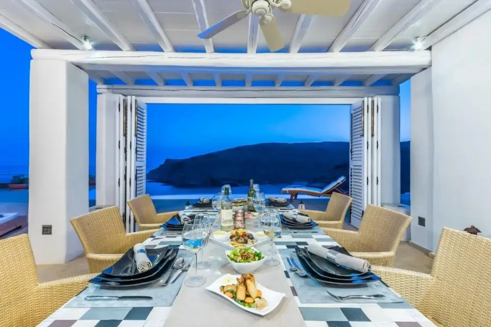 Inviting 8-bed Villa in Ermoupoli - Villa Blueros