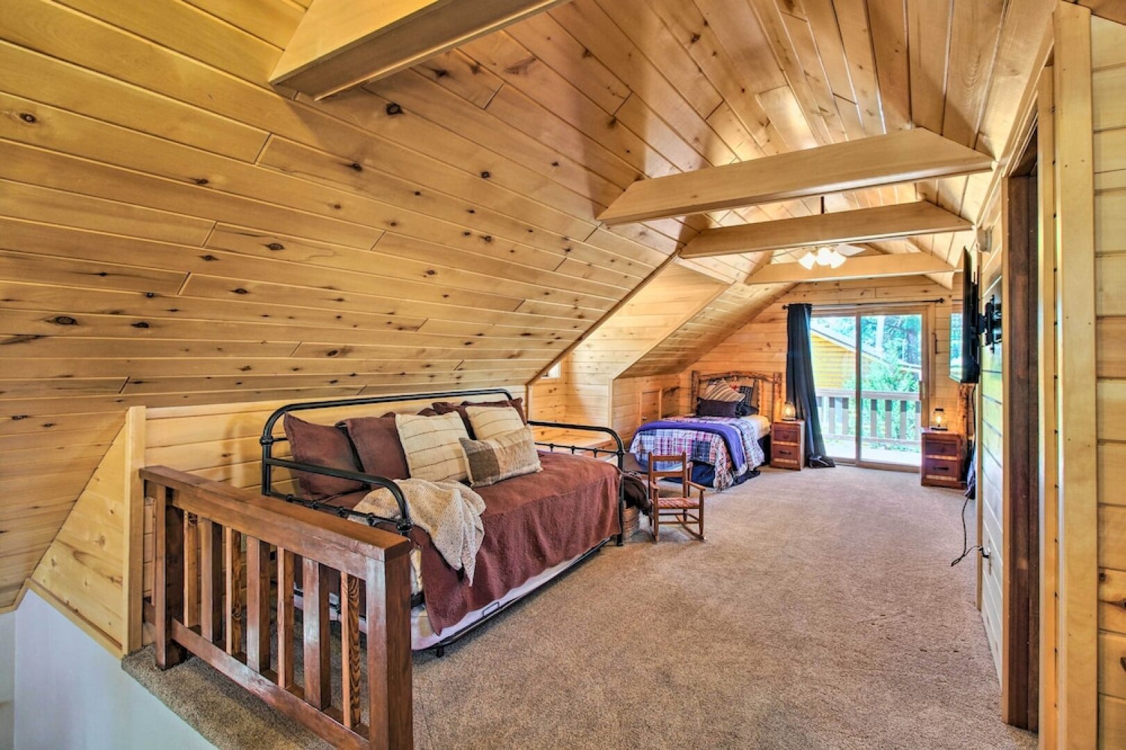 Rustic, Forest-view Retreat in Heber-overgaard!