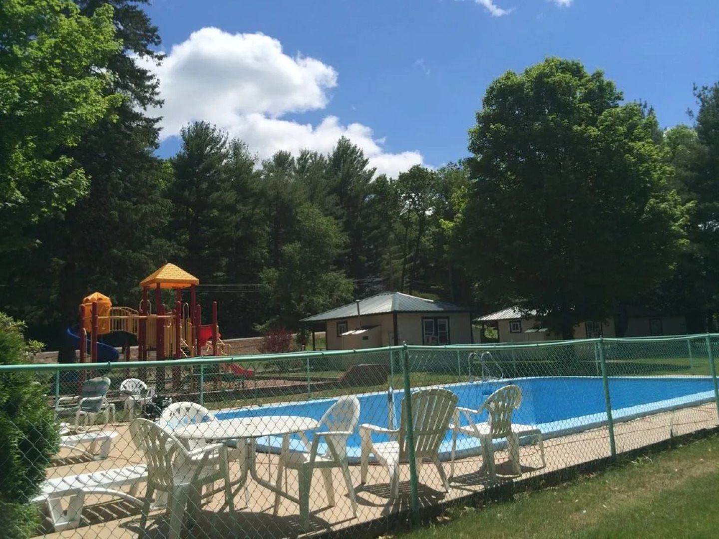 Perry's Motel & Cottages