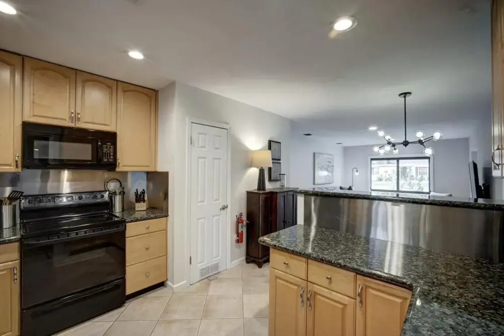 Fantastic 3 Bedroom Heated Salt Pool Home 3 Blocks From Wilton Drive