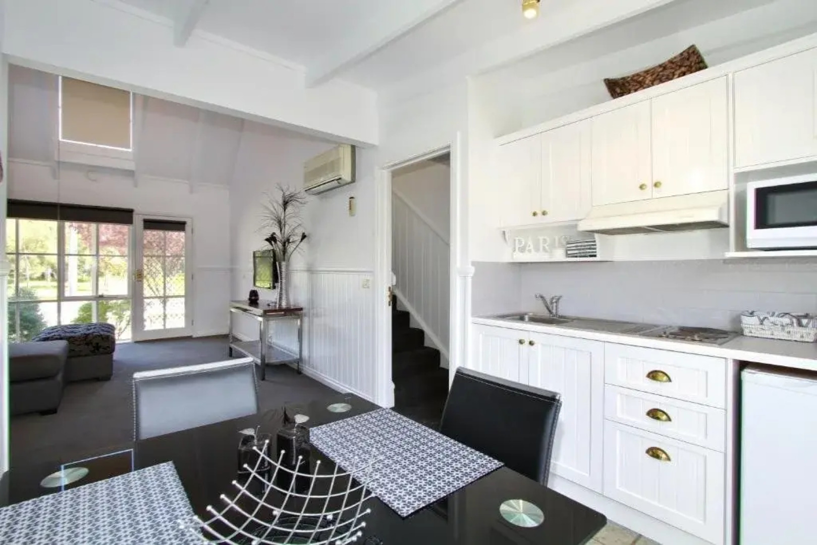 Creek Cottage Bed And Breakfast