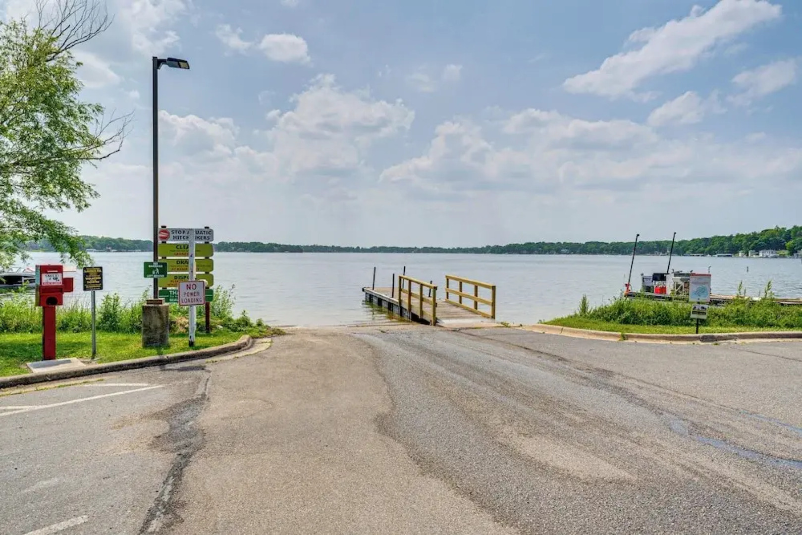 Powers Lake Home w/ Patio - 9 Mi to Lake Geneva!