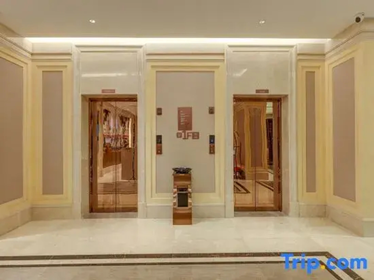 Vienna Hotel ( Liangshan Dechang Rainbow Bridge Branch)