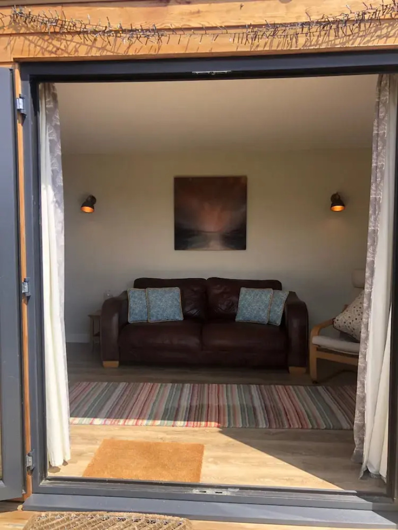 2 Guests - Garden Retreat With Balcony Views