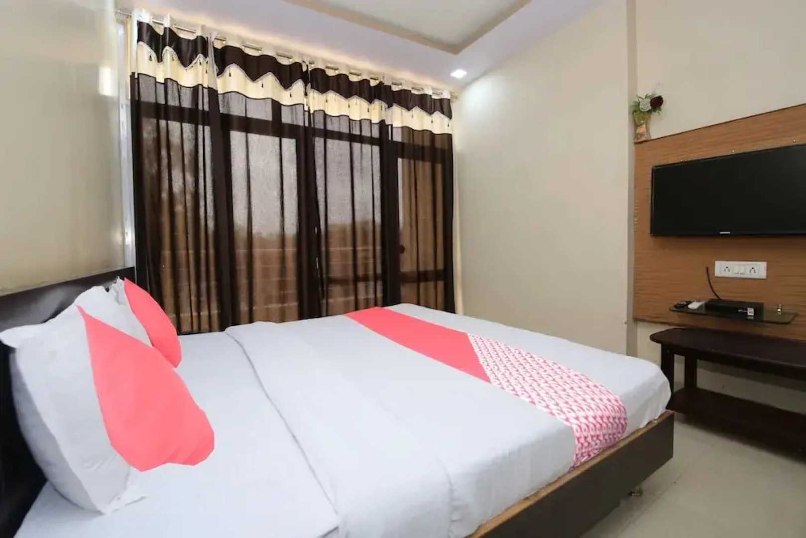 BM Hotel Aarna Palace by OYO