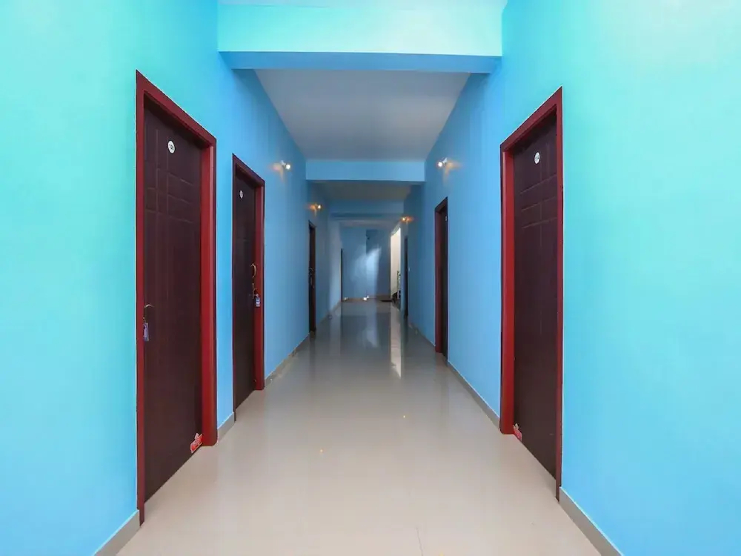 OYO 23308 Lamiya Plaza