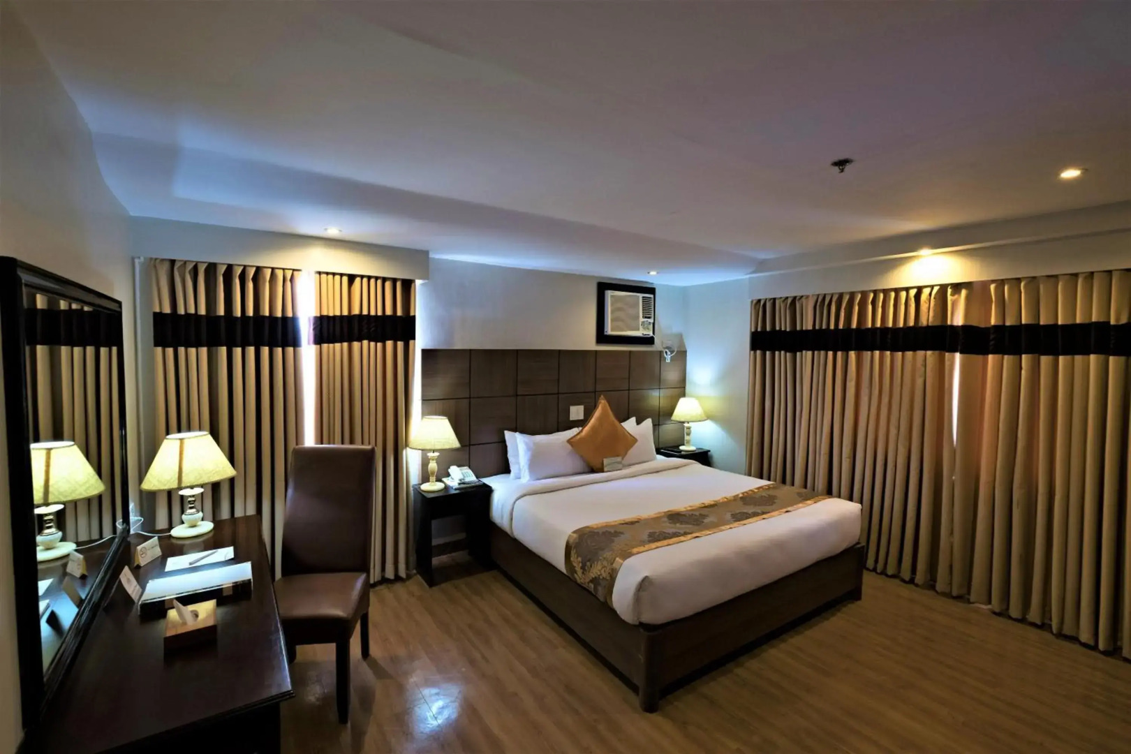 The Pinnacle Hotel and Suites