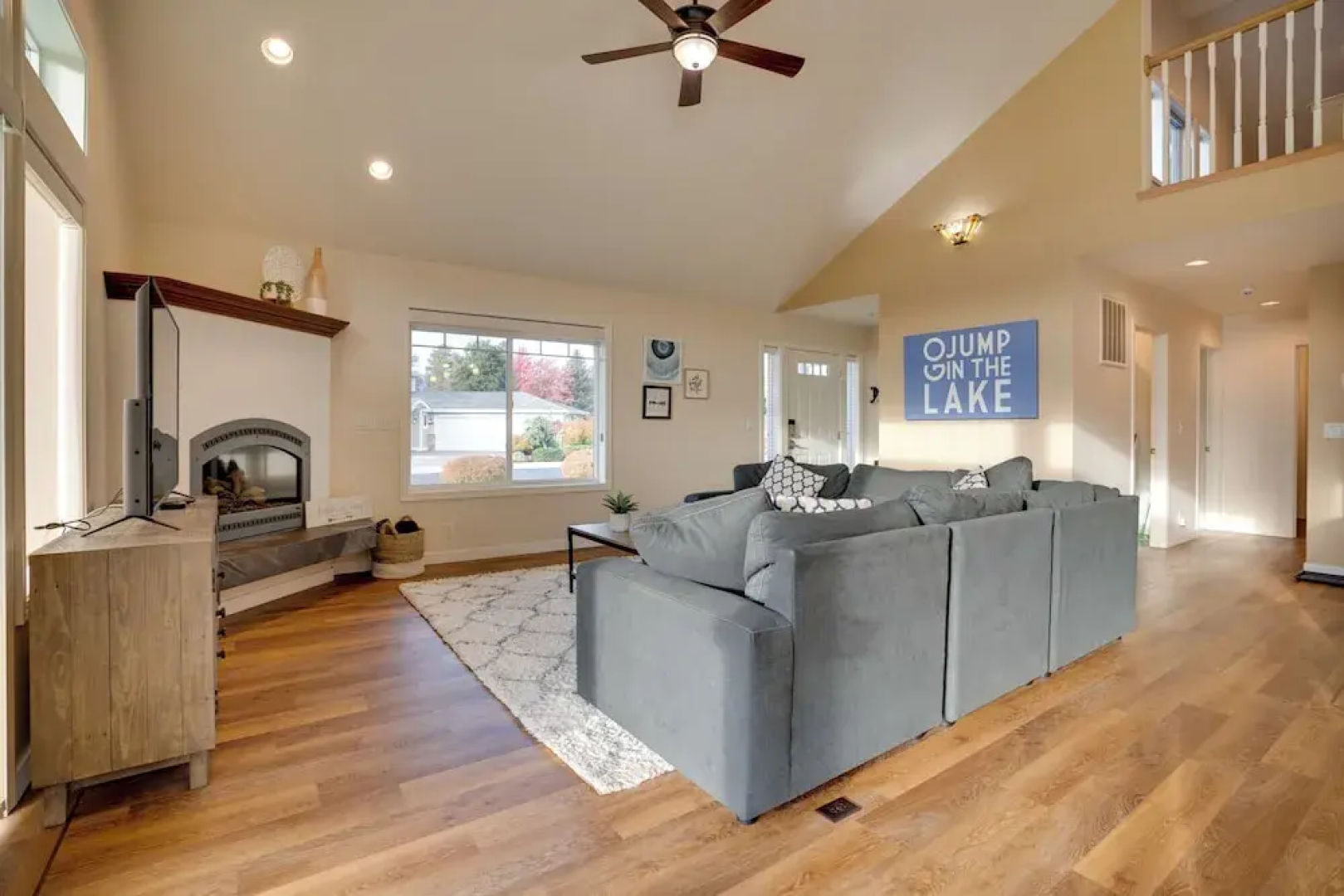 Family Home on Lake Chelan With Mtn + Lake View!