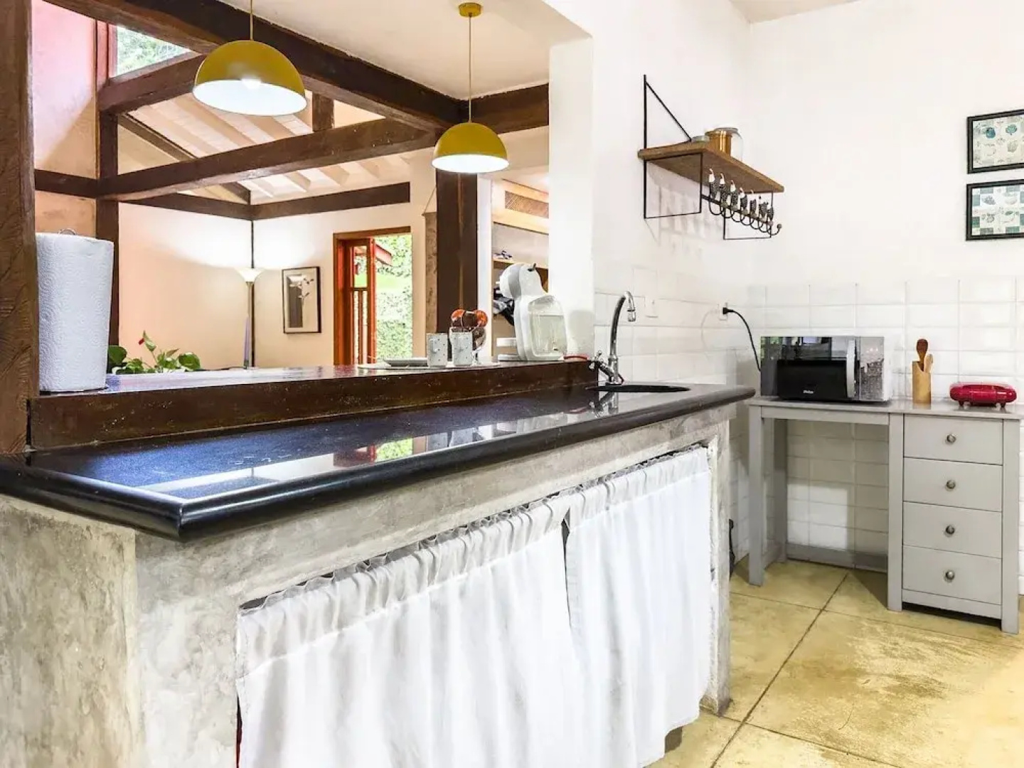 Casa com Piscina Privativa e Natureza – Granja Viana, São Paulo