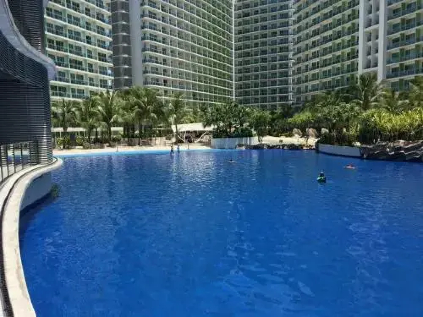 Cozy 1BR w/ Balcony at AZURE