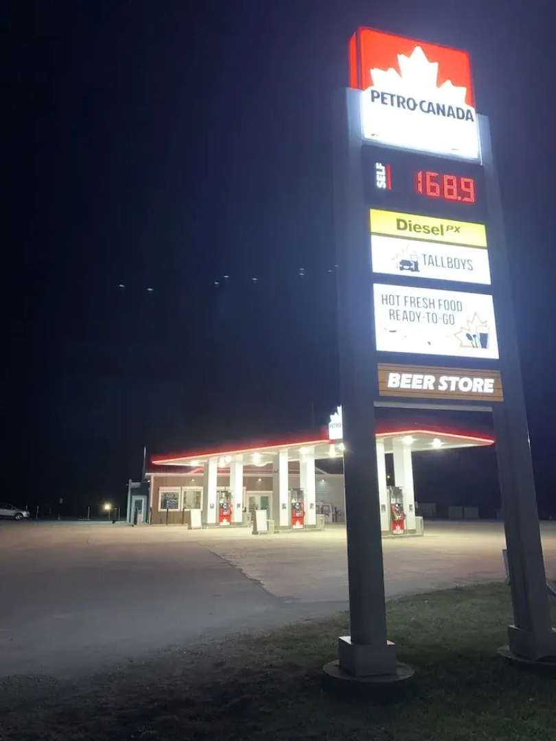 TaLLboys Grill & Pub Motel