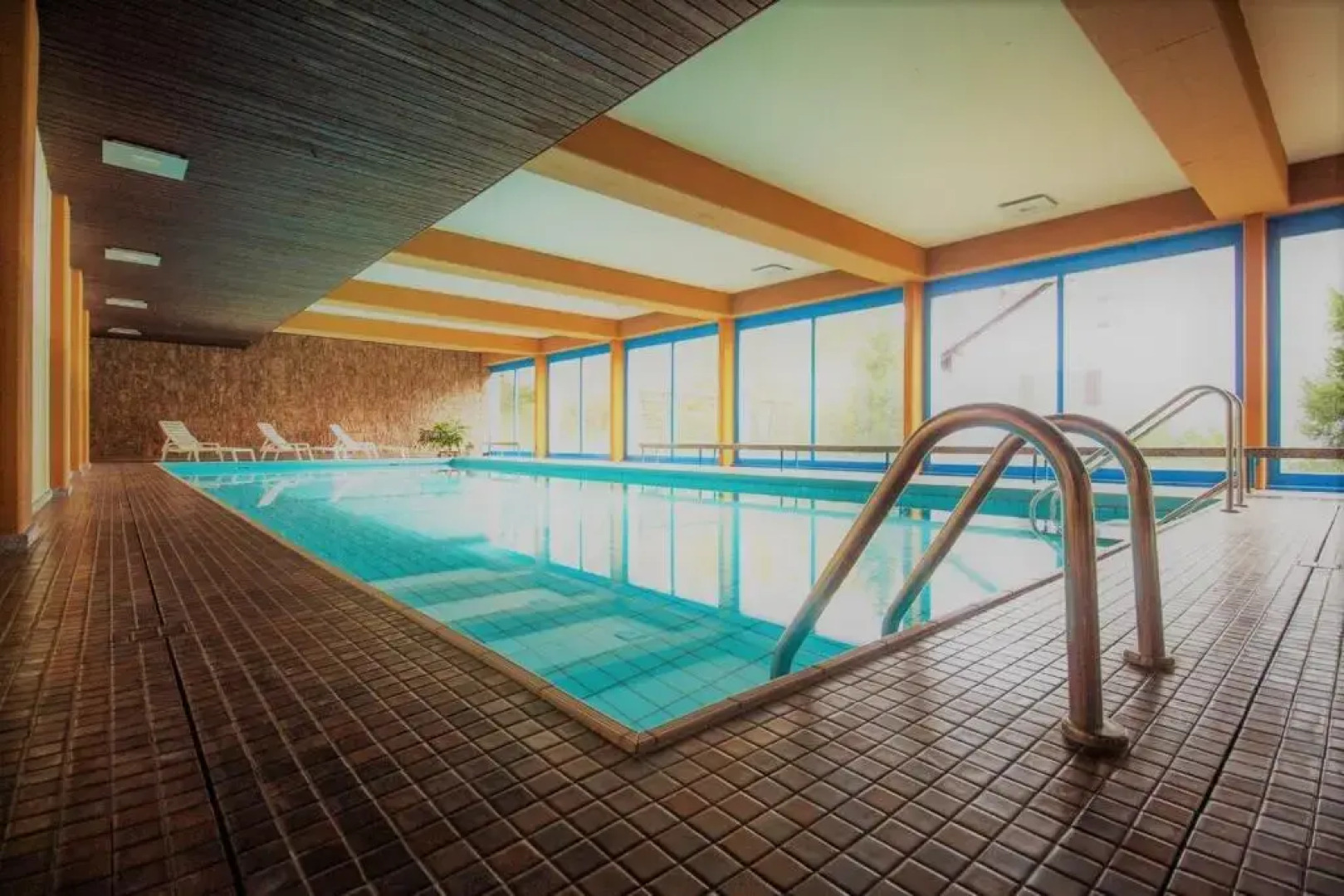 LAAX central holiday apartment with pool & sauna