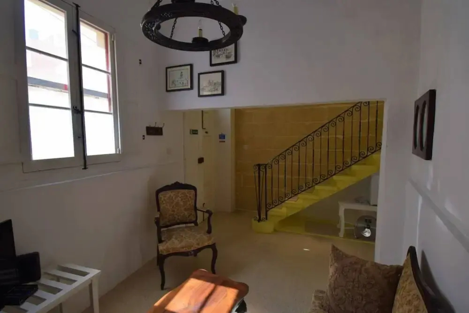 Stylish and characterful townhouse - views, A/C