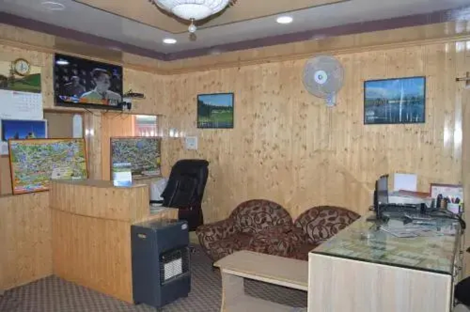 OYO 85927 Marias Hotel