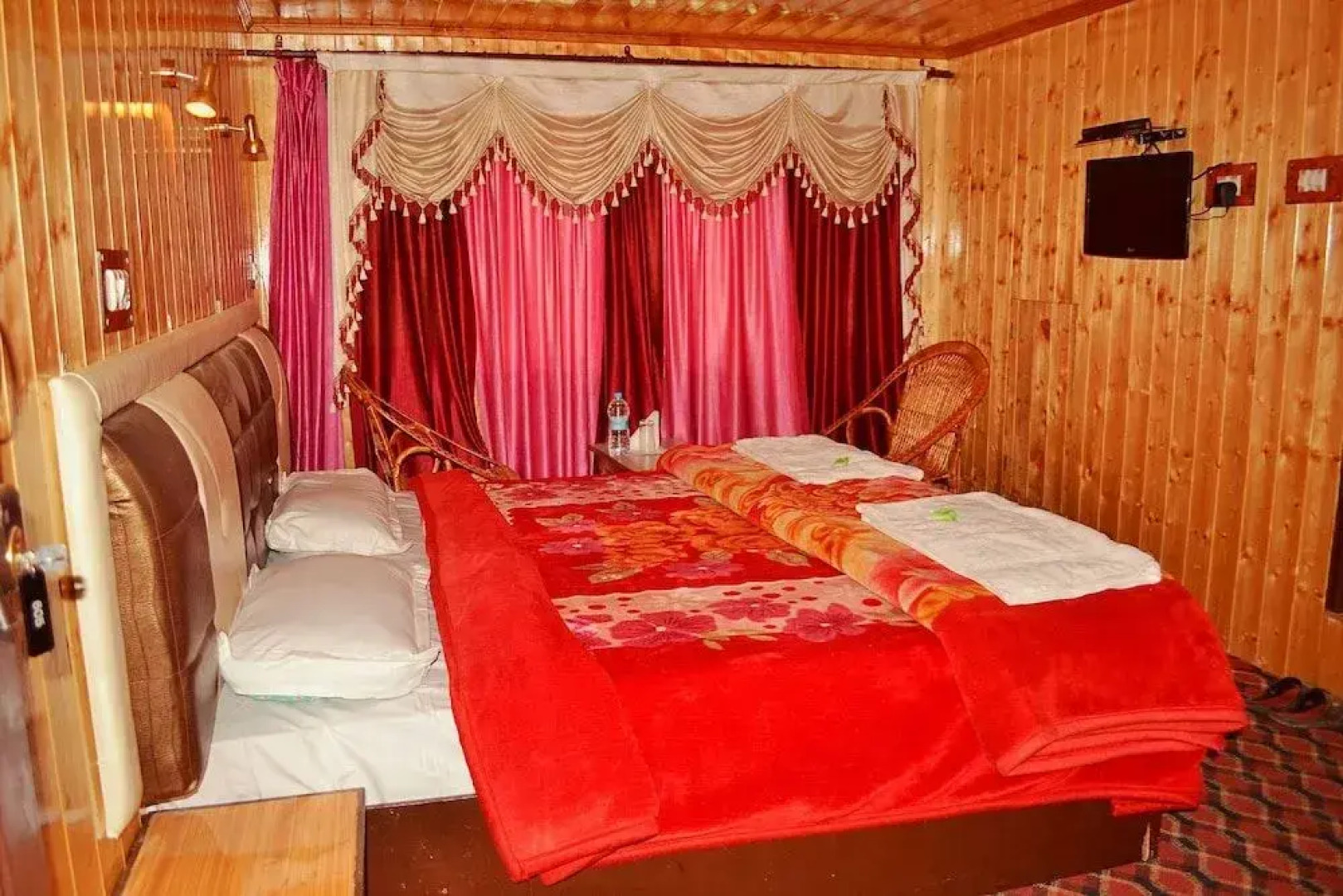 Hotel Glacier Heights