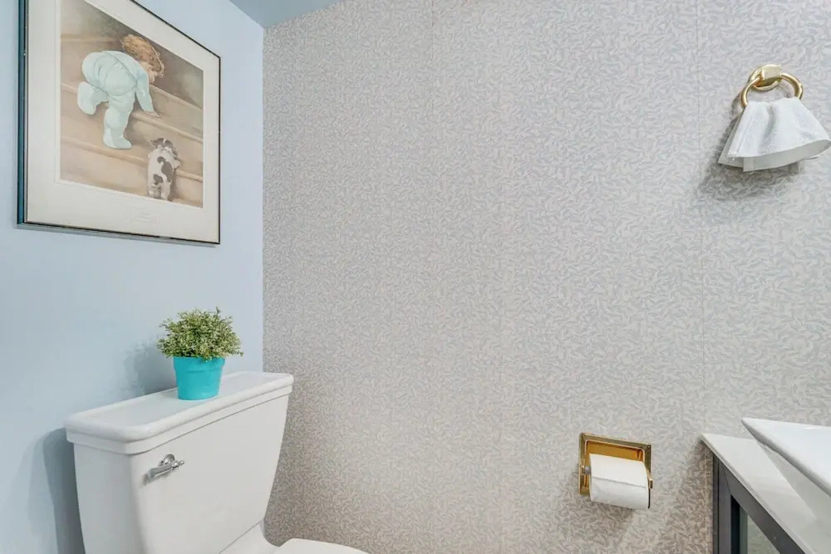 French-inspired Townhome 9 Mi to Saratoga Springs!