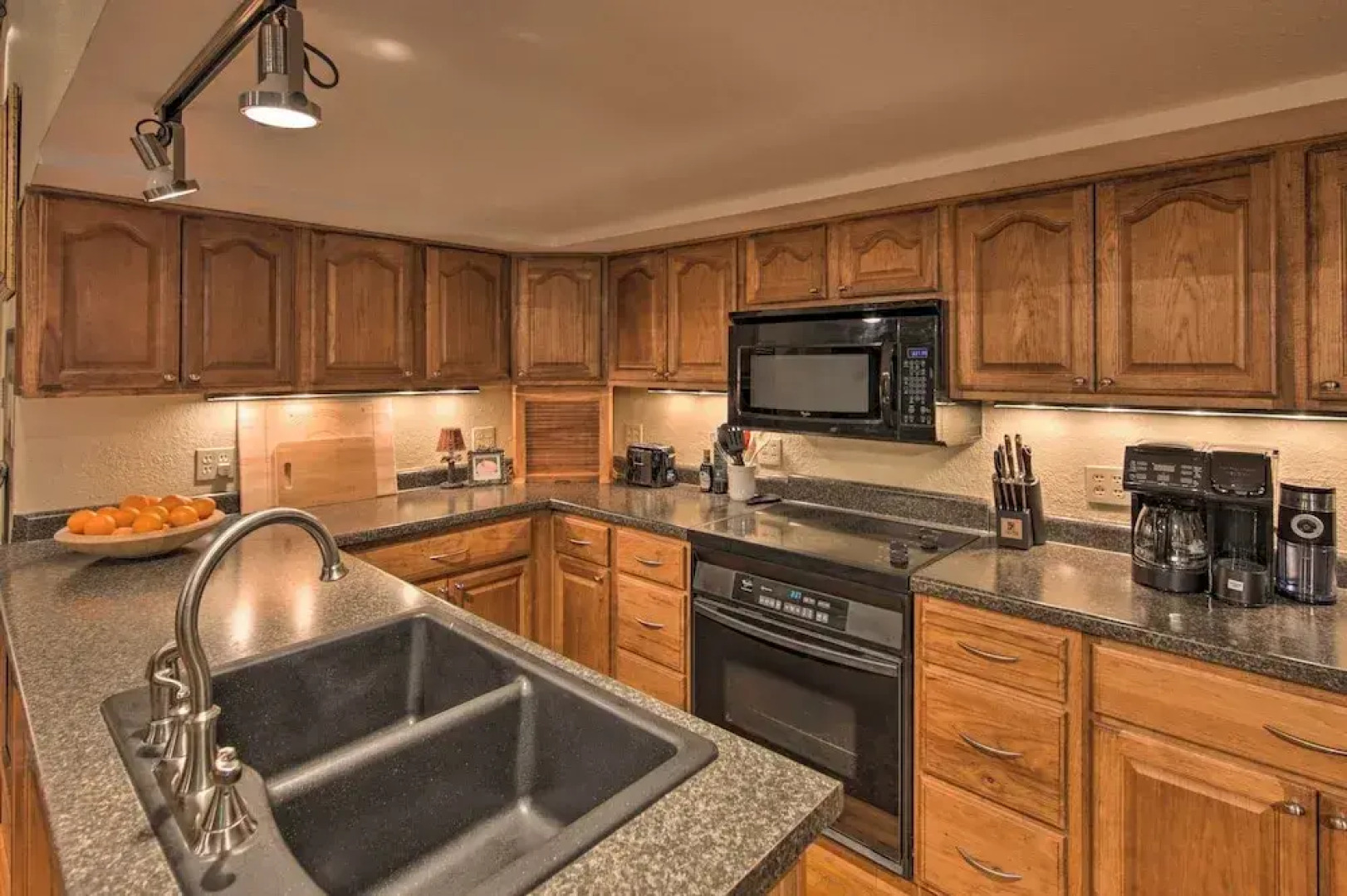 Updated Apartment in Historic Dtwn Marshall!