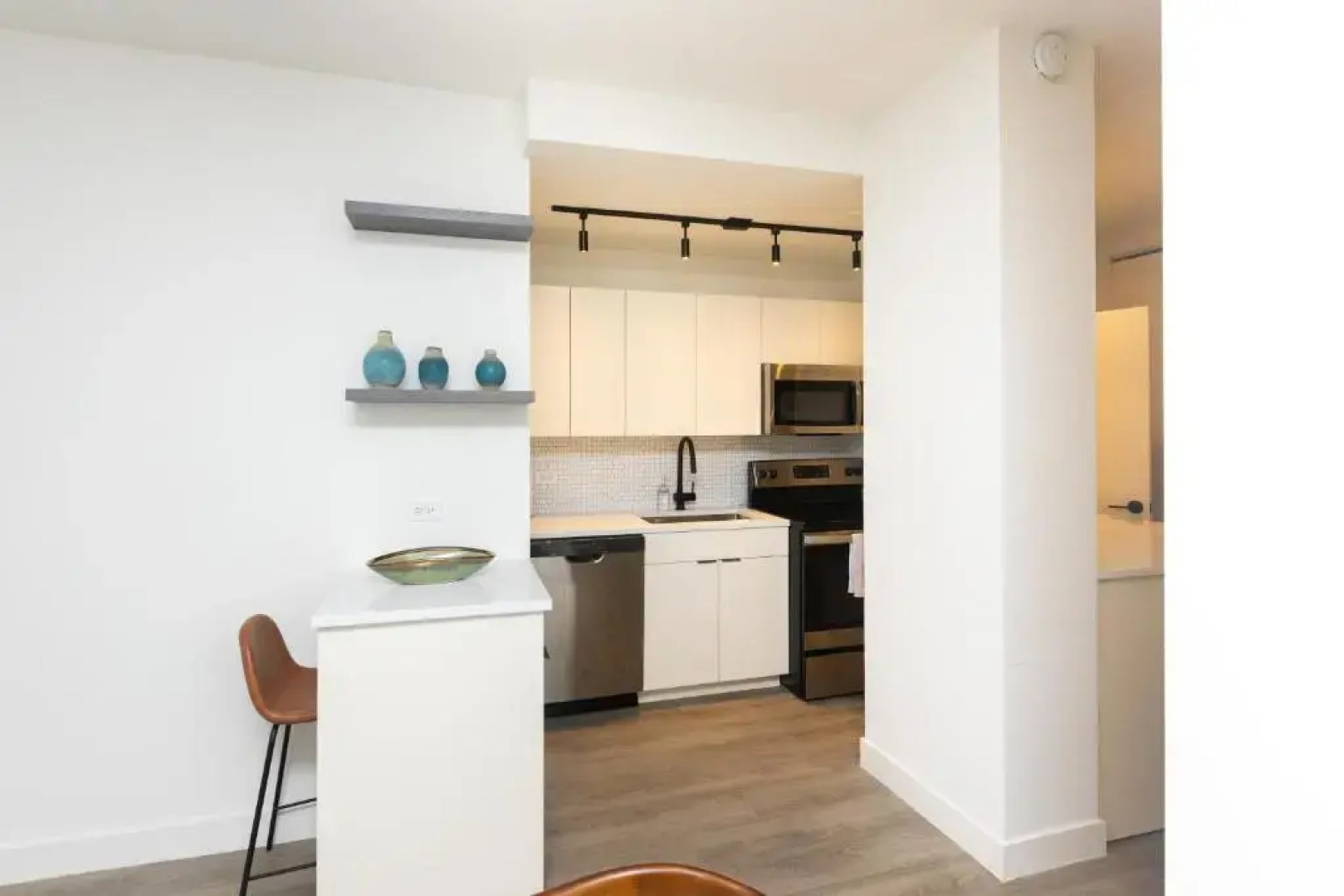 21 East - Chic DT Apts with Rooftop by Zencity