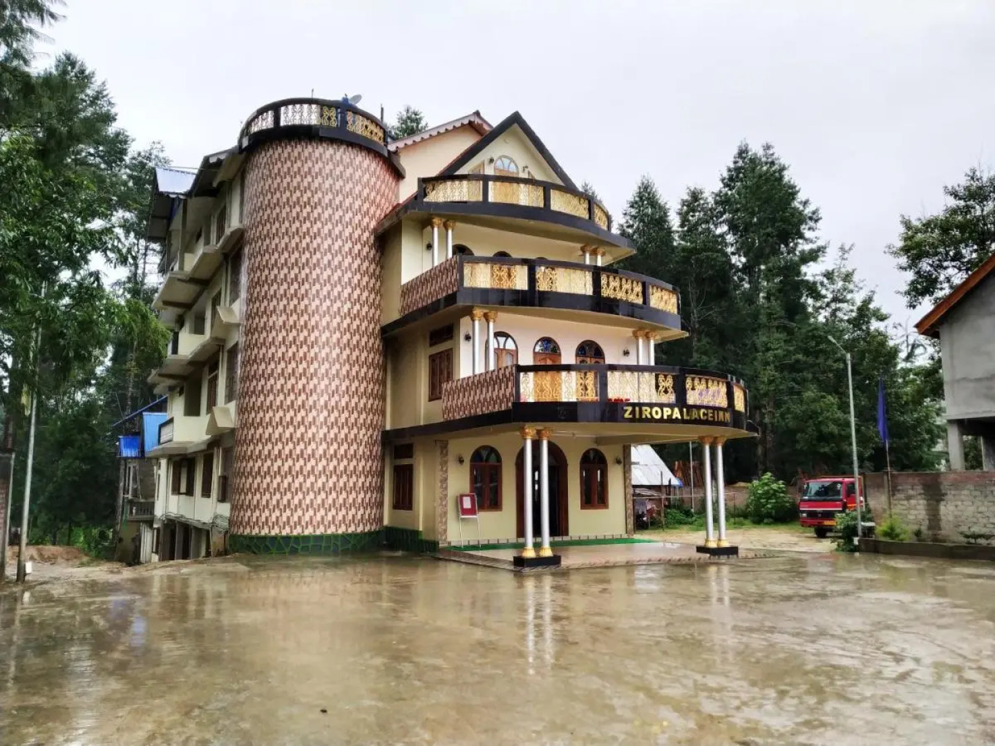 Ziro Palace Inn