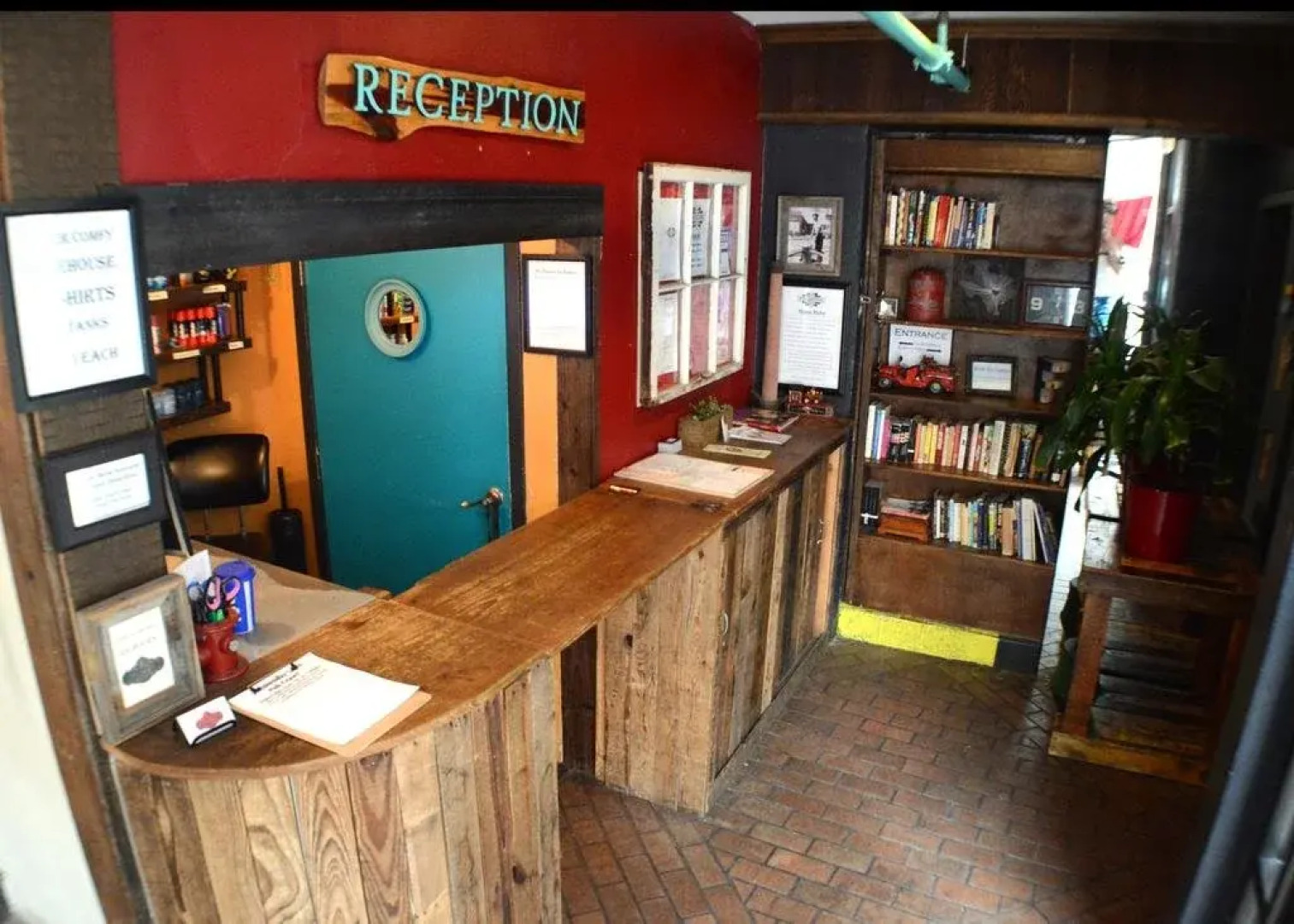 Firehouse Hostel & Lounge