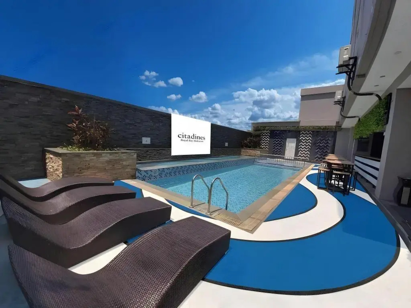 FOX Lite Royal Bay Makassar