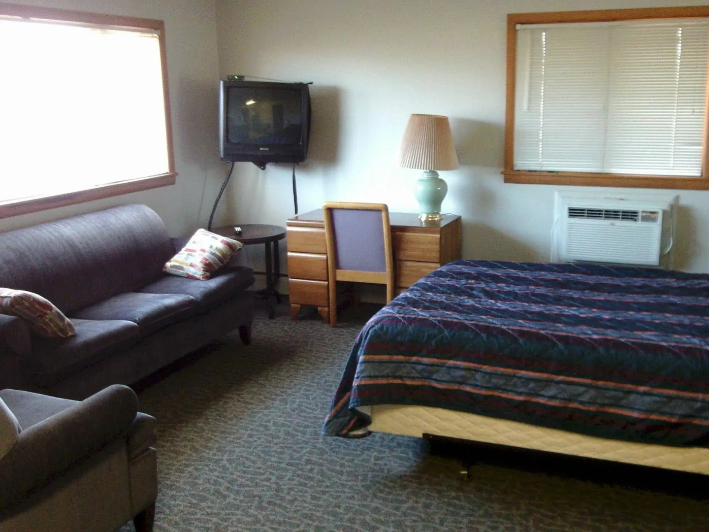 2nd Street Inn & Suites