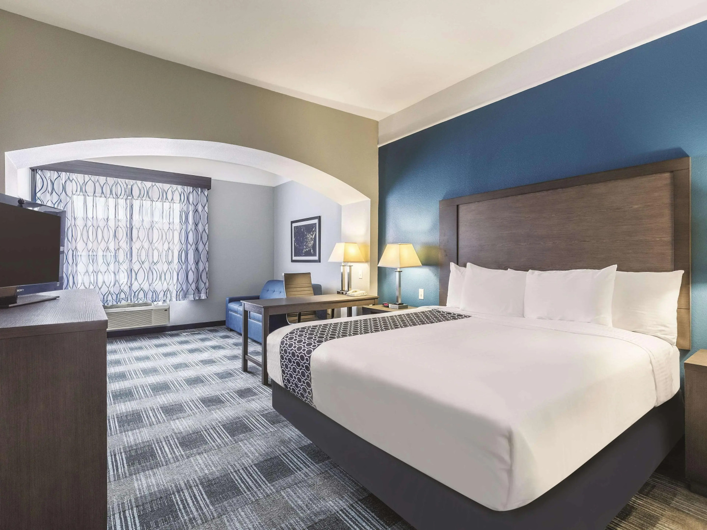 Platinum Inn & Suites Webster