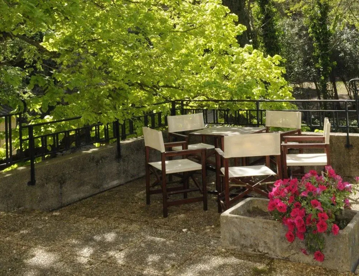 hostellerie de labbaye de frigolet