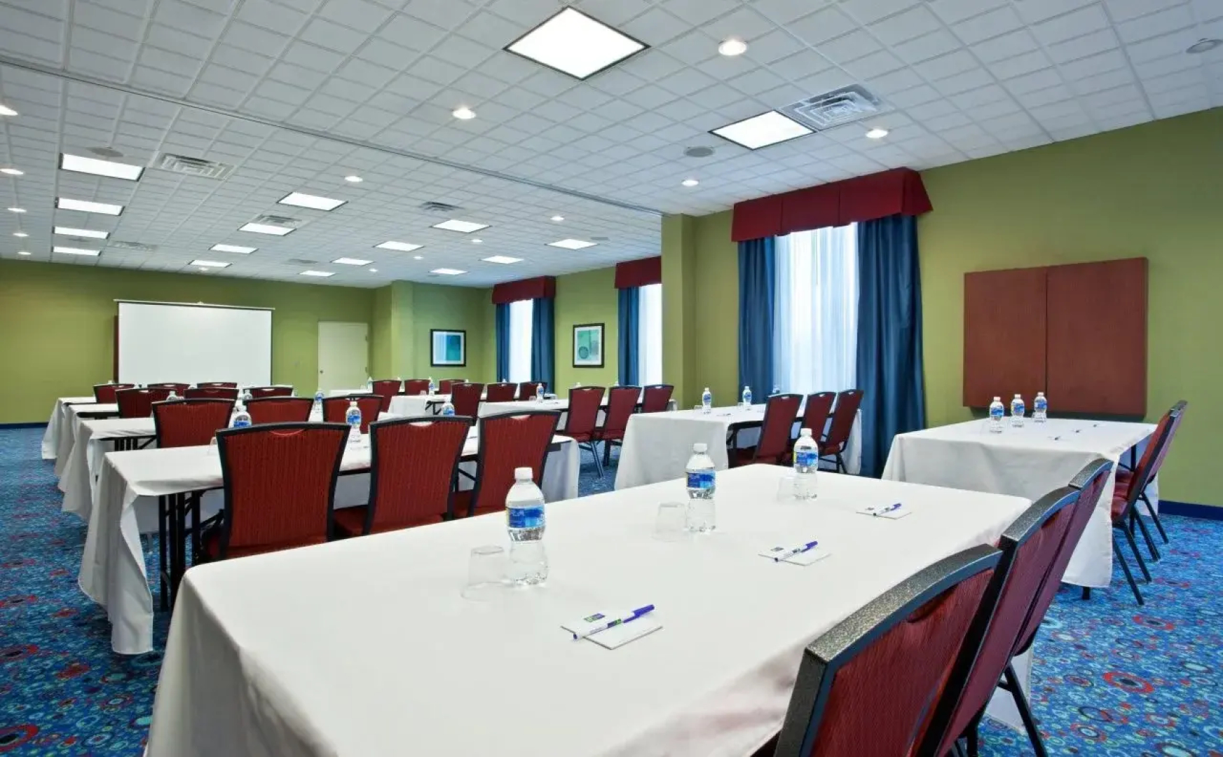 Holiday Inn Express Hotel and Suites Akron South-Airport Area