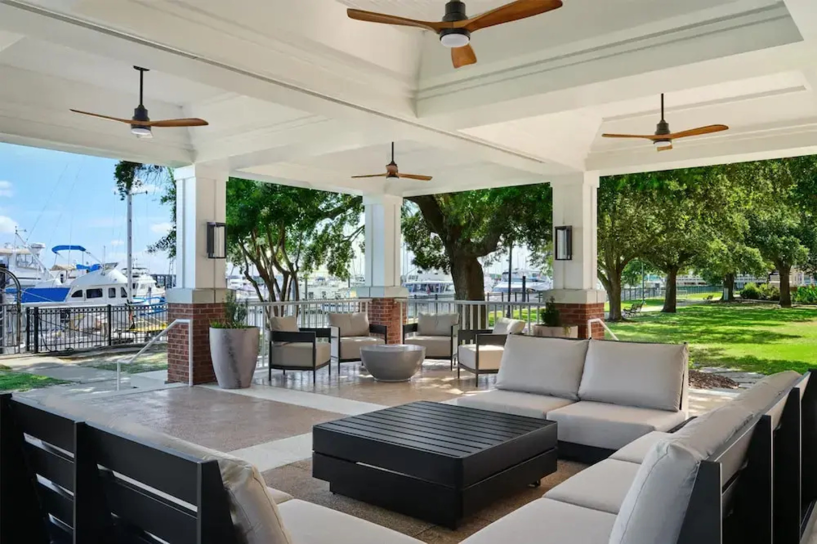 Tryon Riverfront Inn New Bern, Tapestry