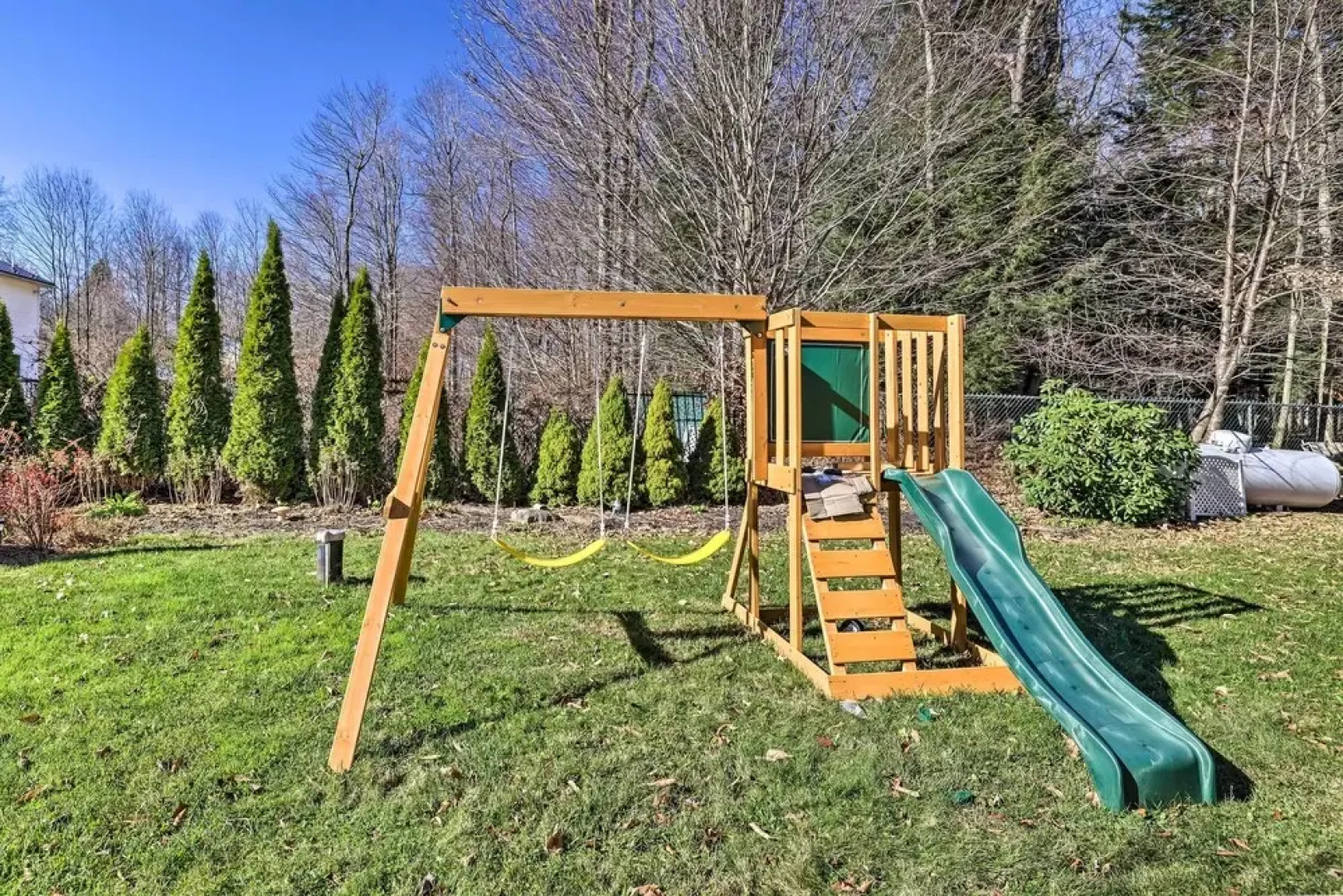 Long Pond Hideaway W/ Deck + Private Hot Tub!