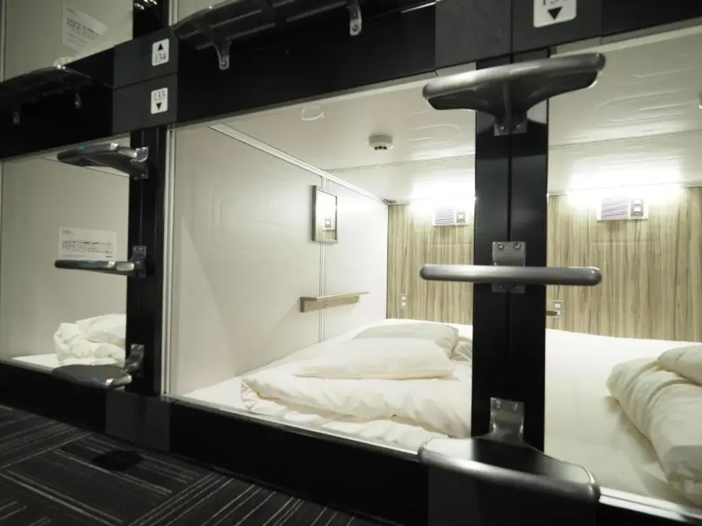 Leo Yu Capsule Hotel Nishifunabashi