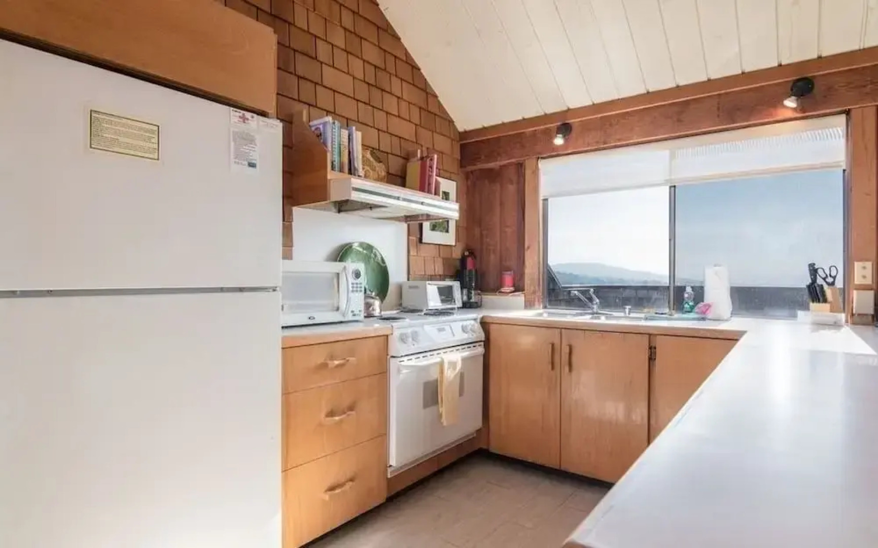 Holmes 3 Br home by RedAwning