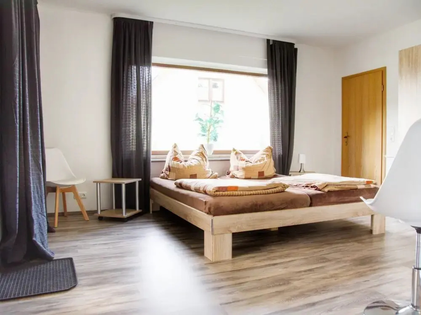 Apartment Near Lagoon and Lake Views