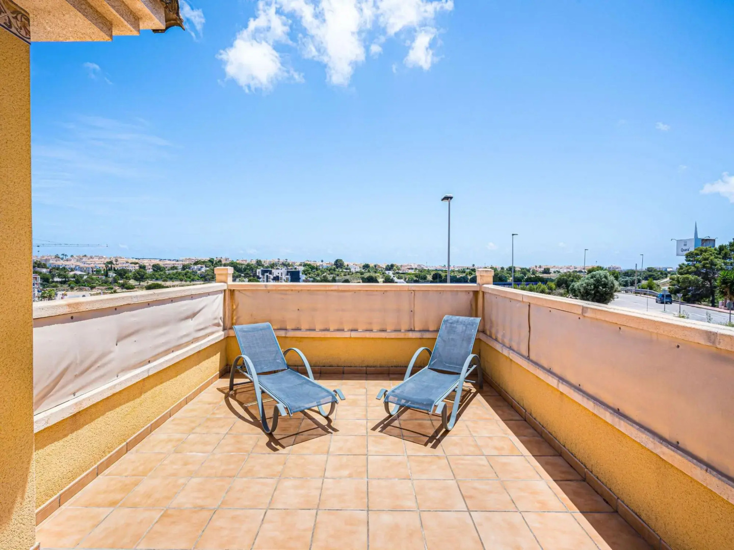 Inviting Holiday Home in Orihuela with Garden