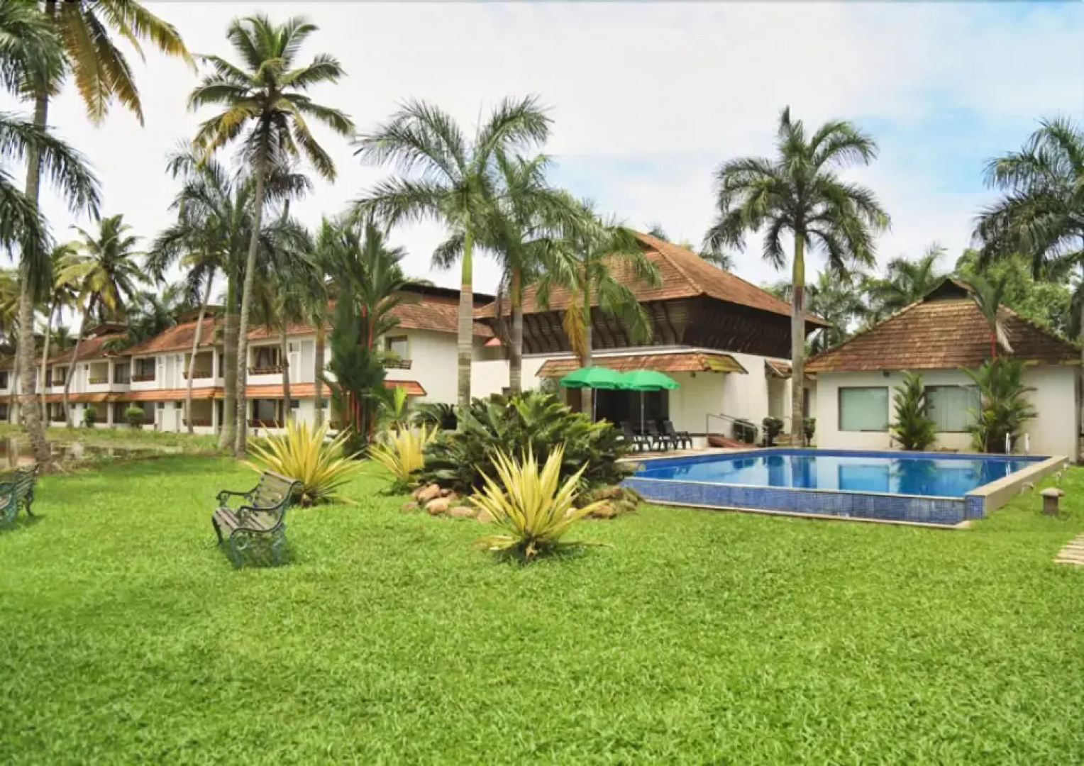 Manor Backwater Resort