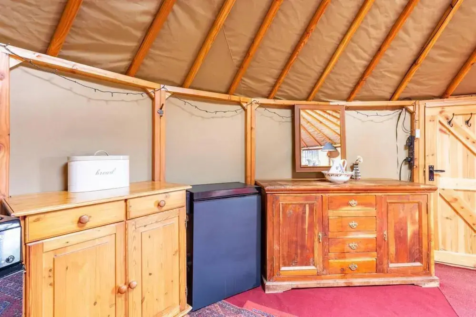 Roundhouse Yurt, Stunning Views, Totnes Dartmouth