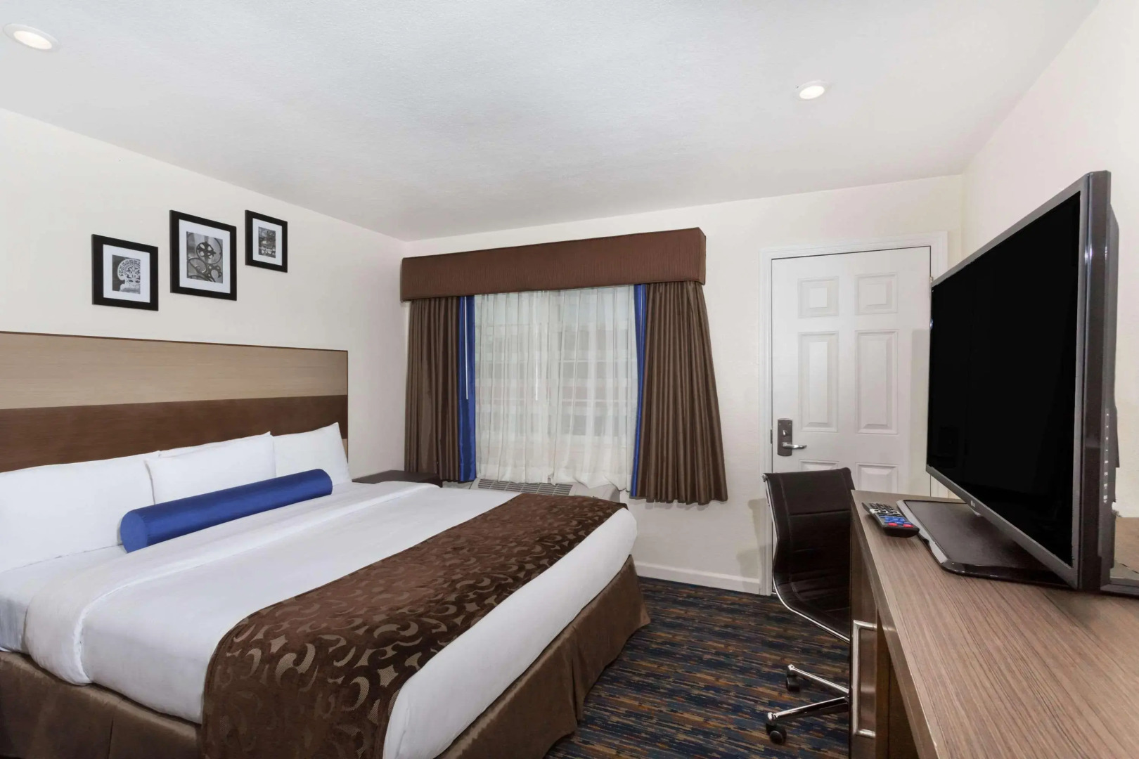 Howard Johnson by Wyndham Berkeley