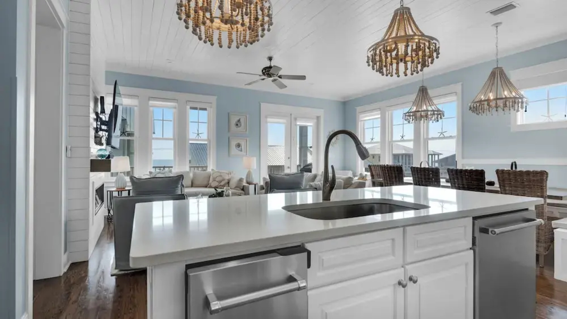 6br/5.5ba ~ Sleeps 20 ~ Perfect for Family Gateway!