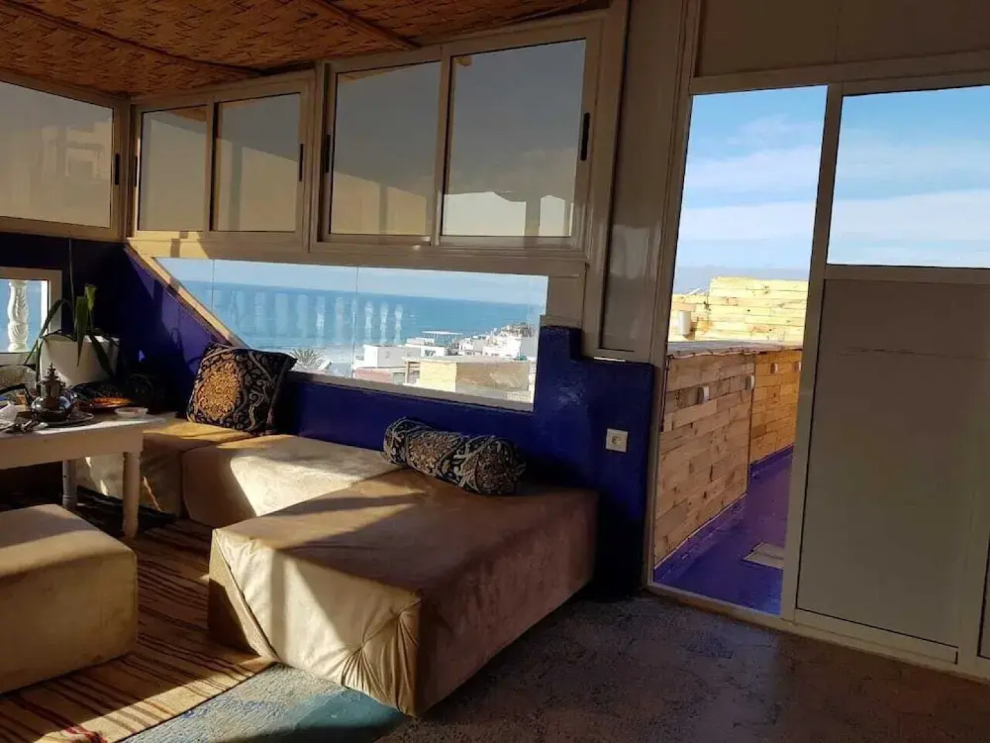 BigBlue Hostel Surf & Coworking