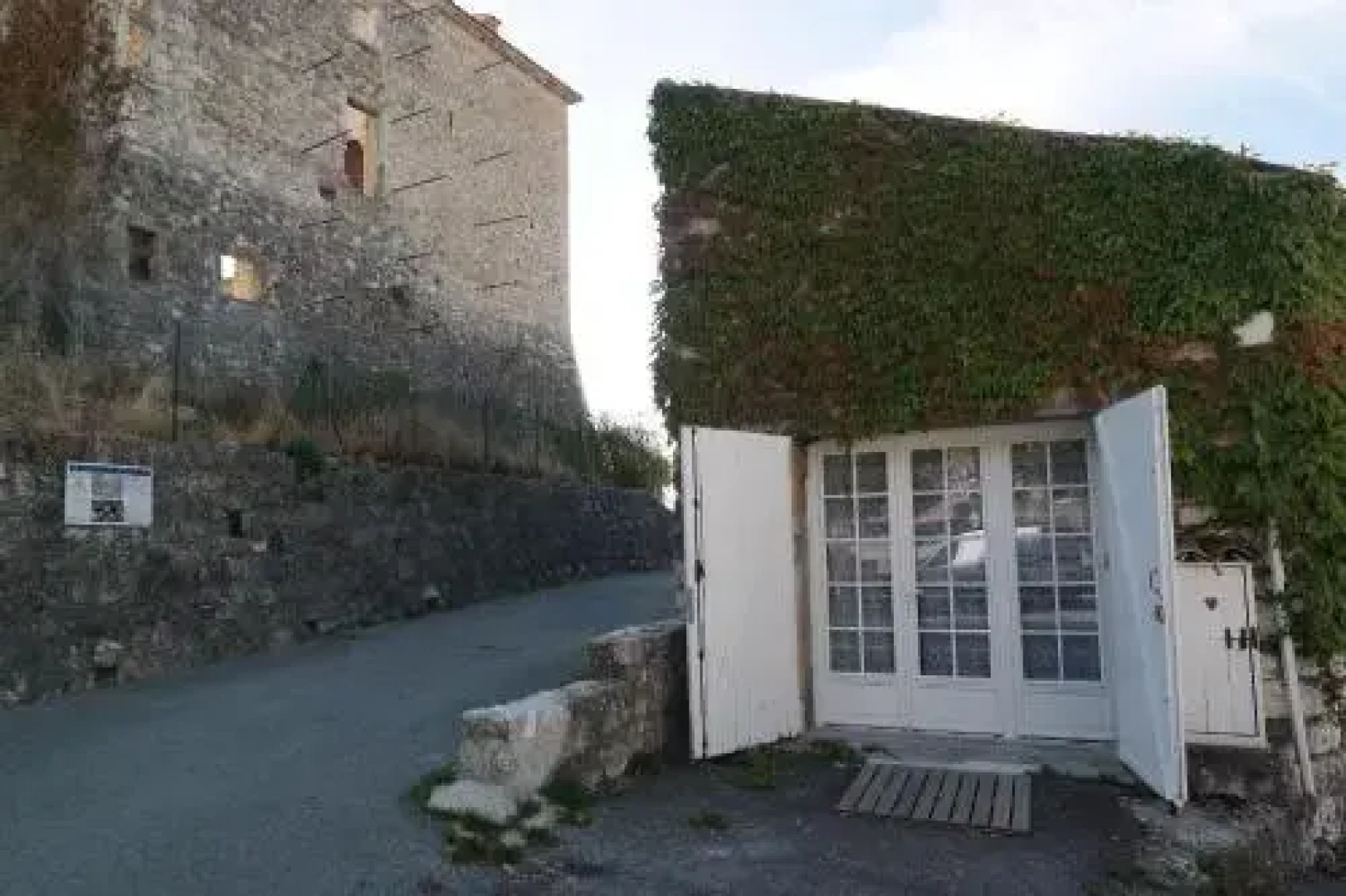 Au Pied du Château