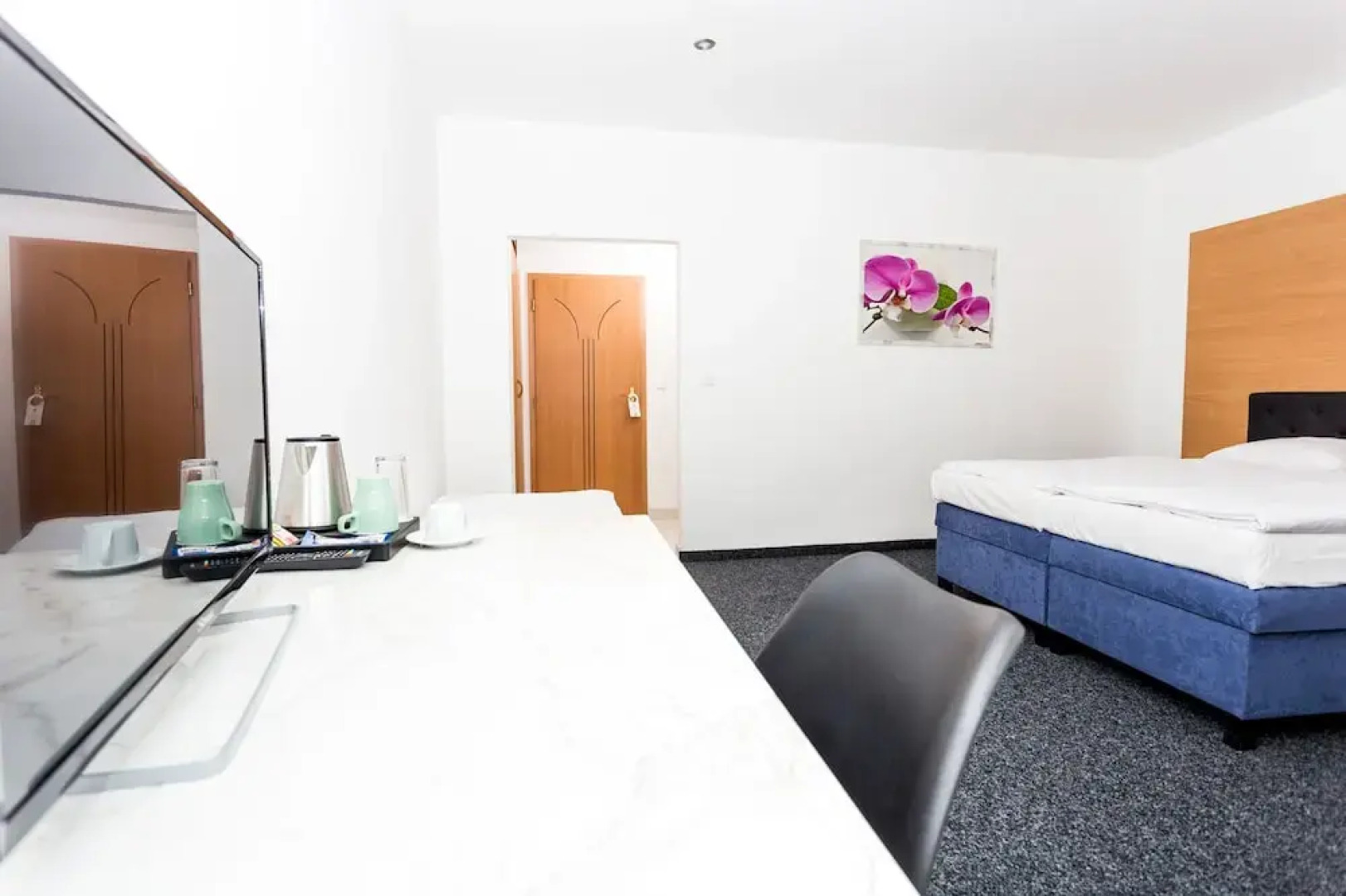 TIF hotel & restaurant