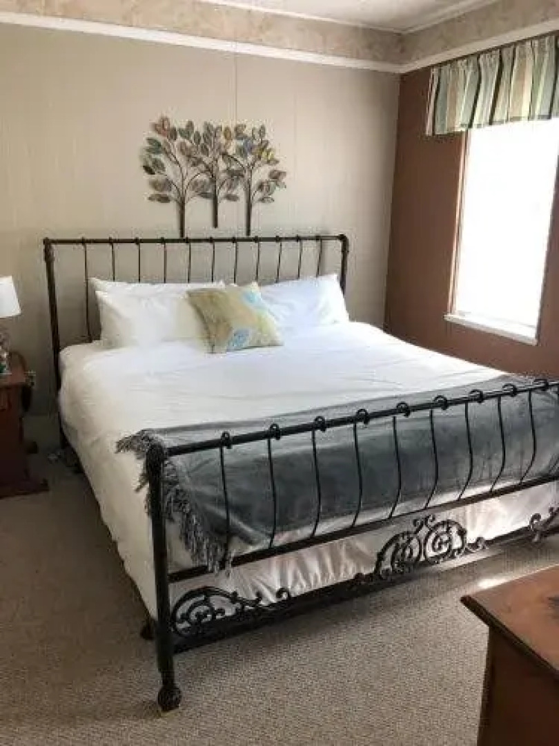 The Frogtown Inn And 6 Acres Restaurant