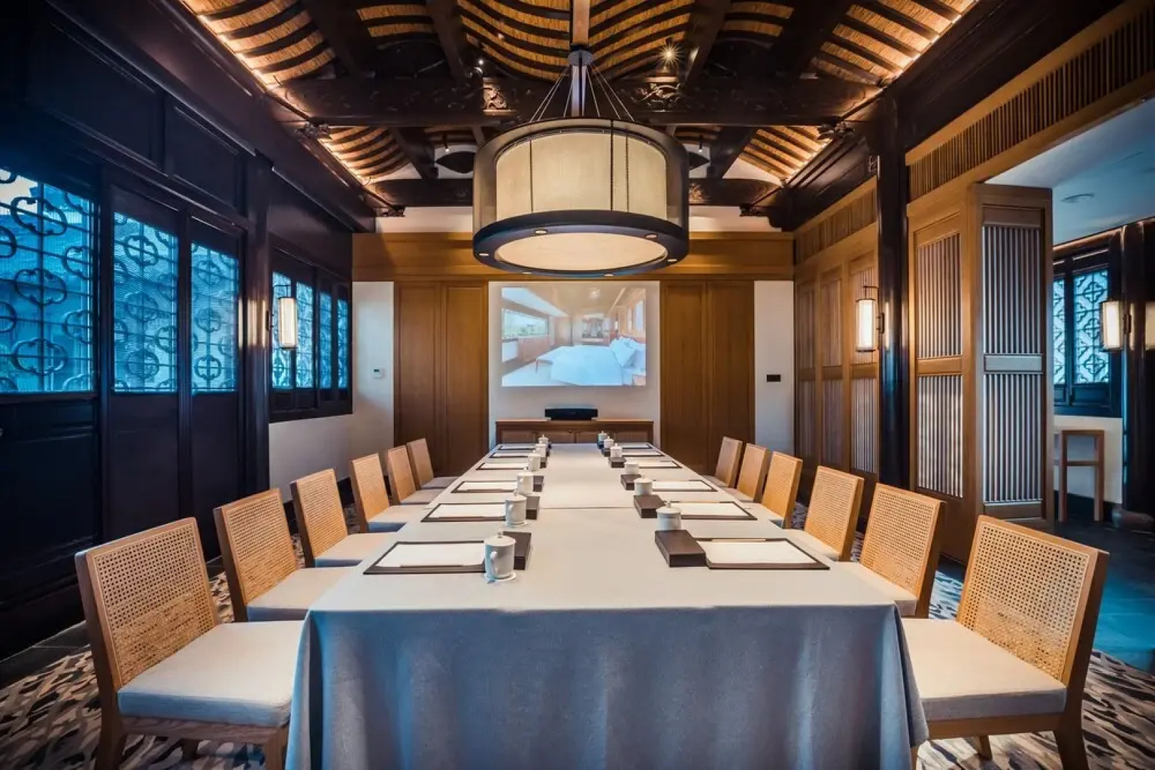 Yihe lake shore Hotspring