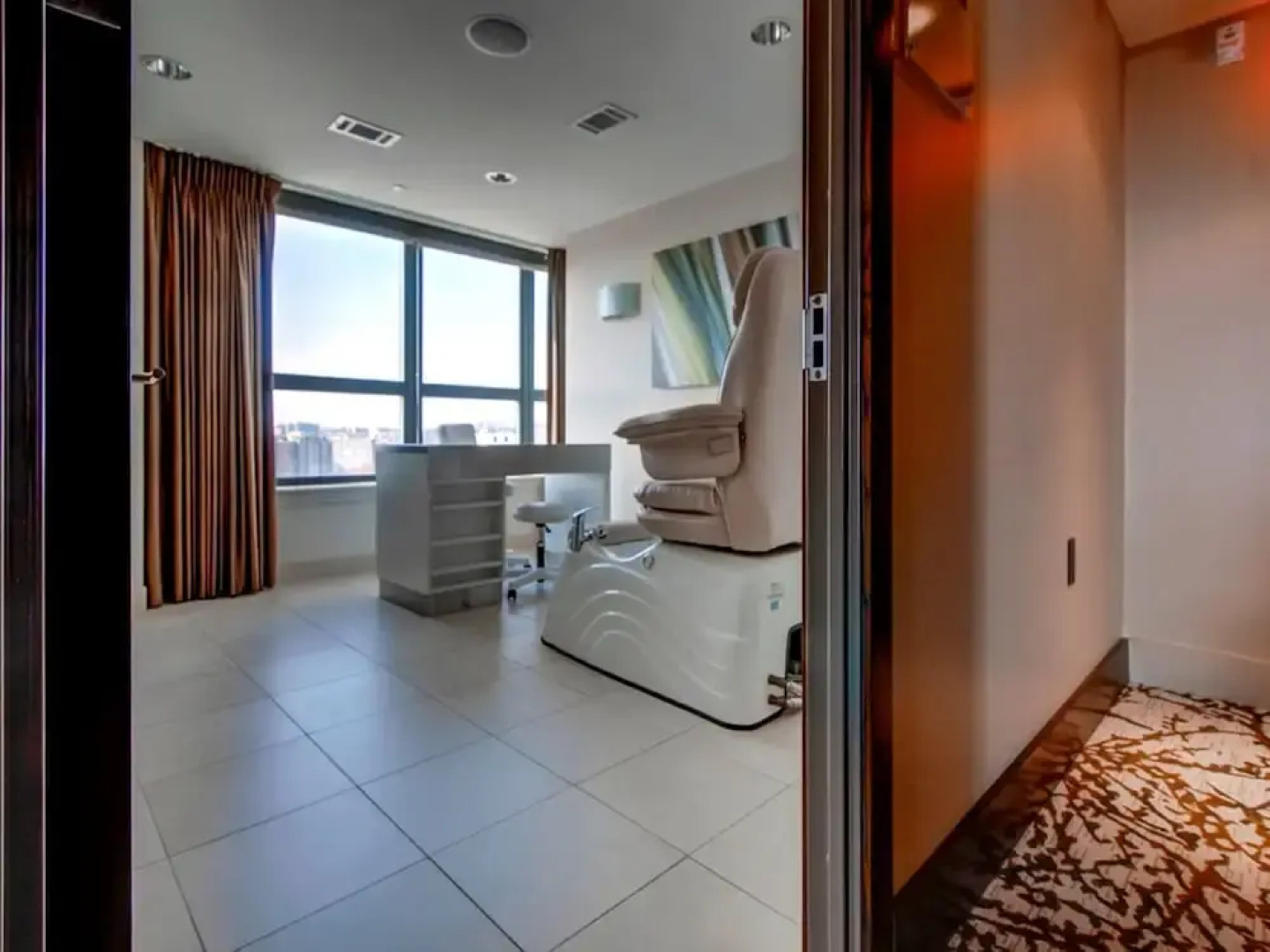 Bluebird Suites in Pentagon City