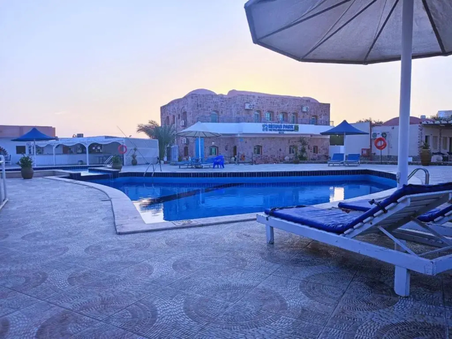 Dolphin Continental Hotel