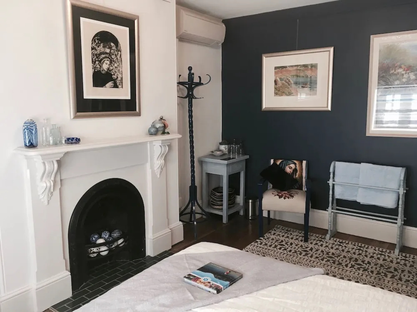 Assemblage Boutique Art B & B