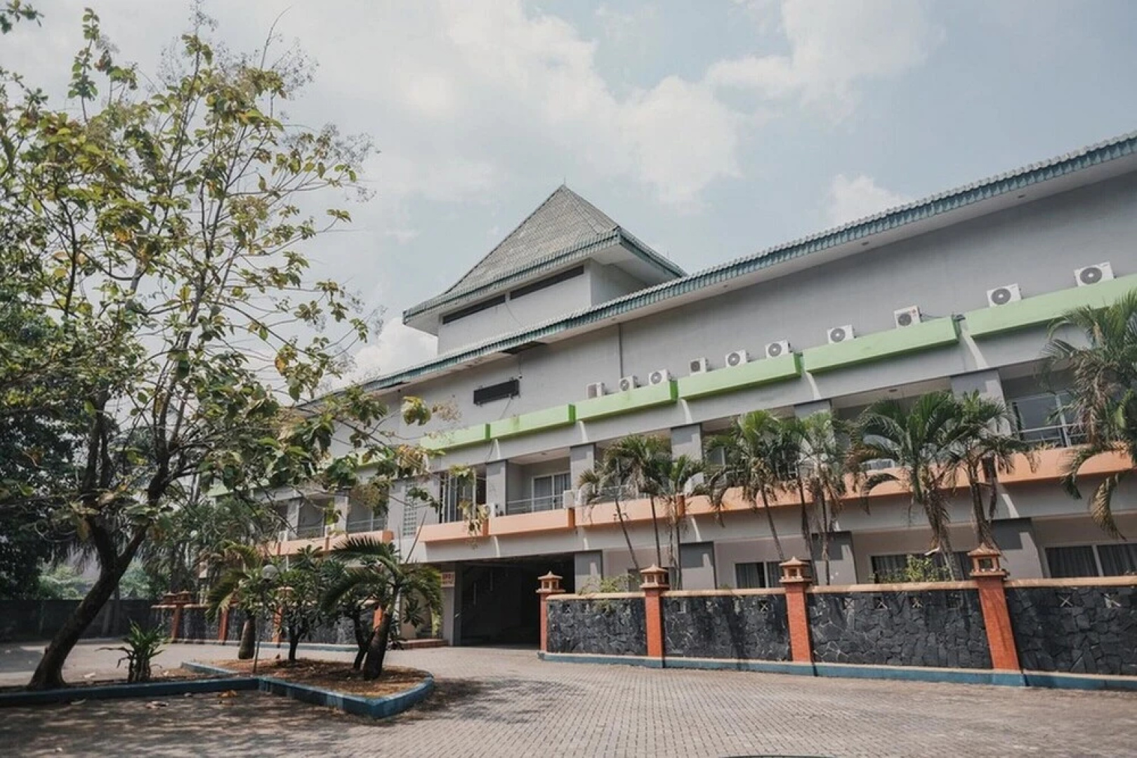 Merpati Hotel & Spa by RedDoorz