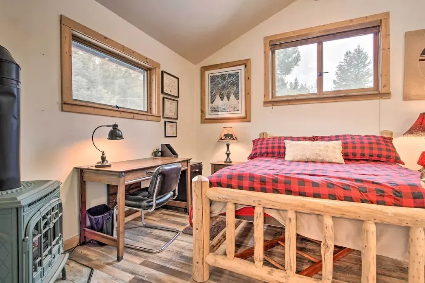 Creekside Clancy Cabin in Helena Natl Forest!